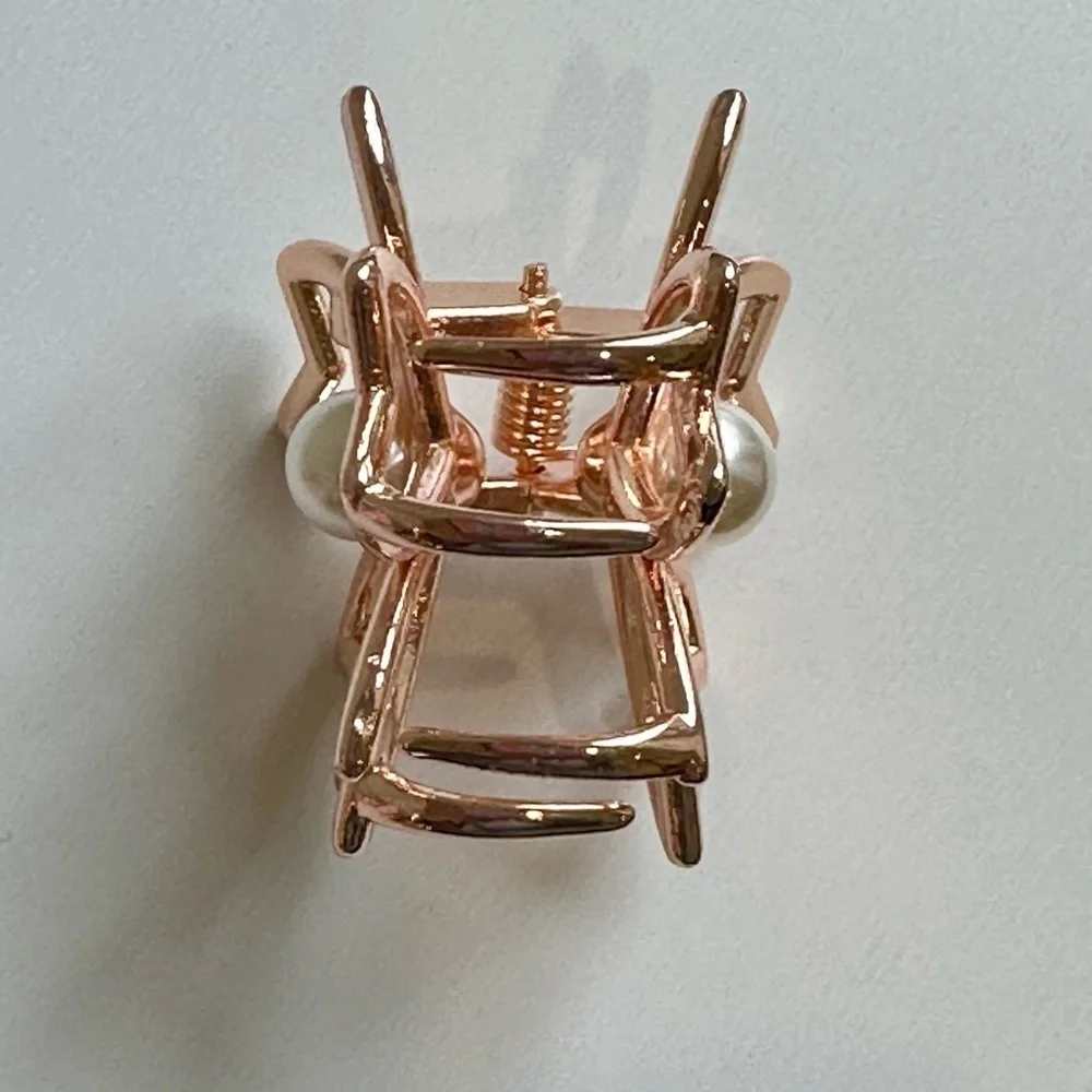 Flower Claw Hair Clips Metal Rose Gold Pearl Feminine Girly Coquette Elegant